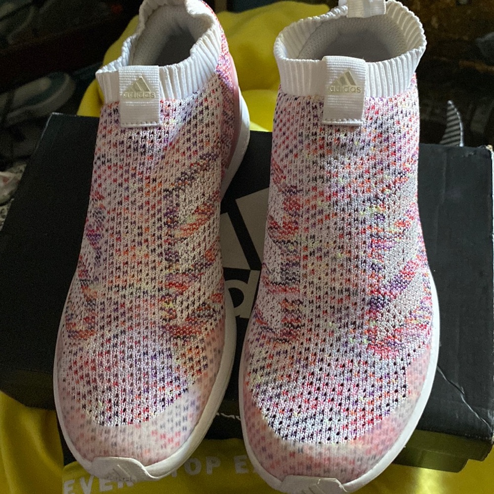 Adidas size 7 men’s. 81/2 women’s slip in’s